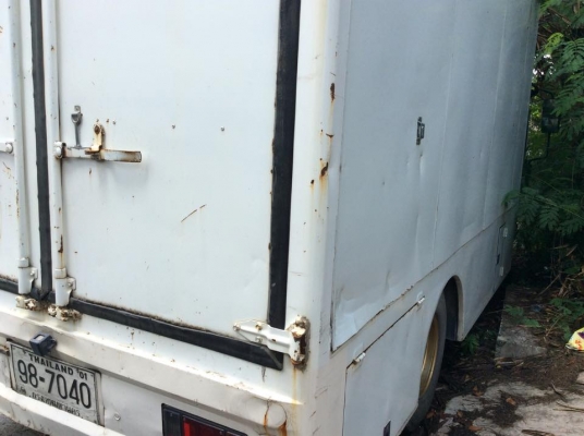 รถ 6 ล้อ ISUZU NMR ปี 2552 รถ 6 ล้อ ISUZU NMR ปี 2552