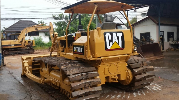 ขายแทรคเตอร์ CAT D5B ตีนเป็ด แน่นทั้งคัน พร้อมลุยทุกพื้นที่ O/H ทั้งคัน