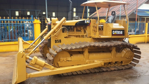 ขายแทรคเตอร์ CAT D5B ตีนเป็ด แน่นทั้งคัน พร้อมลุยทุกพื้นที่ O/H ทั้งคัน
