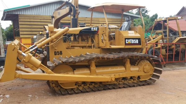ขายแทรคเตอร์ CAT D5B ตีนเป็ด แน่นทั้งคัน พร้อมลุยทุกพื้นที่ O/H ทั้งคัน