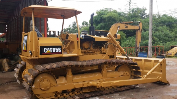 ขายแทรคเตอร์ CAT D5B ตีนเป็ด แน่นทั้งคัน พร้อมลุยทุกพื้นที่ O/H ทั้งคัน