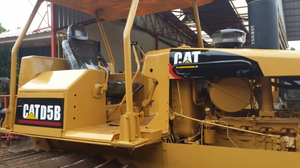 ขายแทรคเตอร์ CAT D5B ตีนเป็ด แน่นทั้งคัน พร้อมลุยทุกพื้นที่ O/H ทั้งคัน
