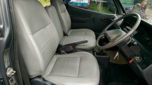 รถตู้โตโยต้า ไฮเอช/