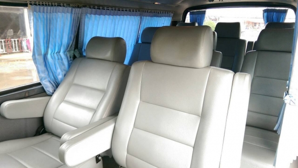 รถตู้โตโยต้า ไฮเอช/