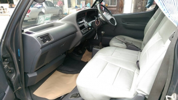 รถตู้โตโยต้า ไฮเอช/