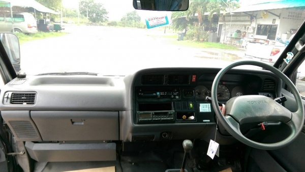 รถตู้โตโยต้า ไฮเอช/