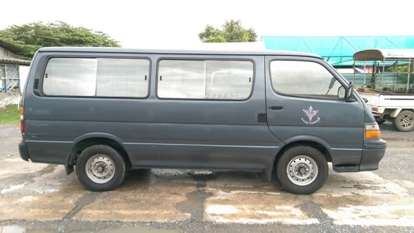 รถตู้โตโยต้า ไฮเอช/