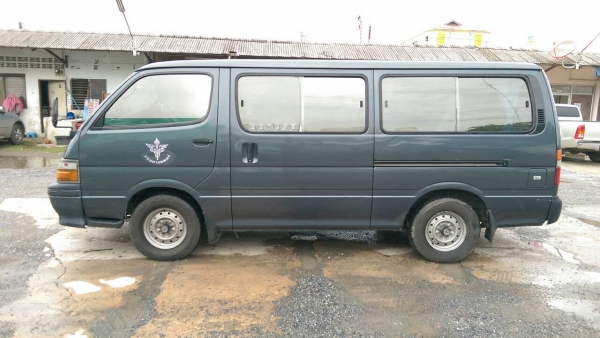 รถตู้โตโยต้า ไฮเอช/