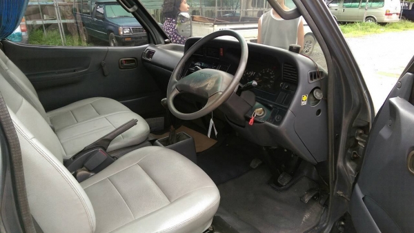 รถตู้โตโยต้า ไฮเอช/