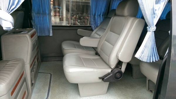 รถตู้โตโยต้า ไฮเอช/