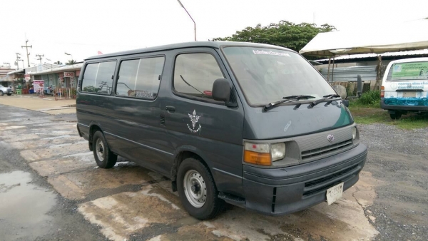 รถตู้โตโยต้า ไฮเอช/