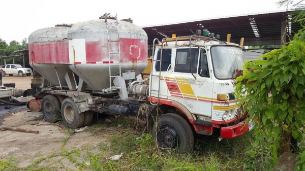 ขายรถ 10 ล้อ เพลาเดียว บรรทุกเต้าปูน ไม่มีทะเบียน คัสซีไอ้หลง 215K เครื่อง+เกียร์ PD6 230 แรงม้า เบรคลมดัน พวงมาลัยพาวเวอร์ ราคาต่อรองได้ครับ