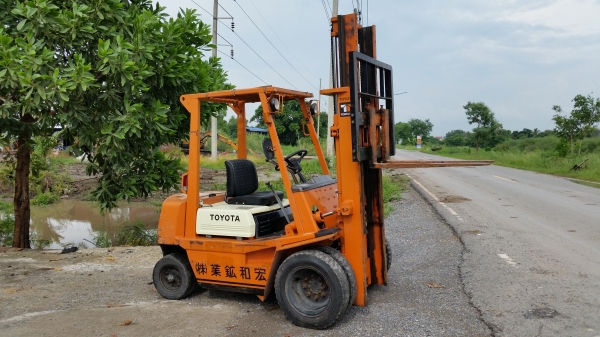 ขายด่วนรถยก TOYOTA 4FGยก2.0ตันเสาสูง3เมตรยางหน้าคู้รถนอกนำเข้ายังไม่เคยใช้งานในเมืองไทยเลย=รุ่นใหม่ขายถูกๆๆ