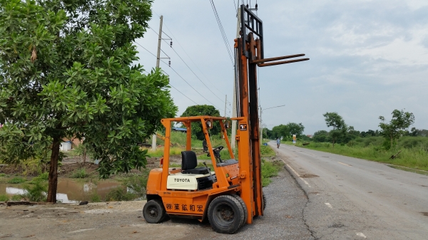 ขายด่วนรถยก TOYOTA 4FGยก2.0ตันเสาสูง3เมตรยางหน้าคู้รถนอกนำเข้ายังไม่เคยใช้งานในเมืองไทยเลย=รุ่นใหม่ขายถูกๆๆ