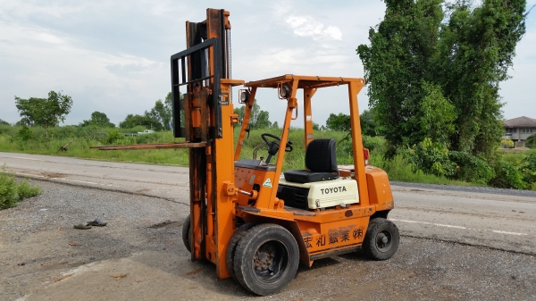 ขายด่วนรถยก TOYOTA 4FGยก2.0ตันเสาสูง3เมตรยางหน้าคู้รถนอกนำเข้ายังไม่เคยใช้งานในเมืองไทยเลย=รุ่นใหม่ขายถูกๆๆ