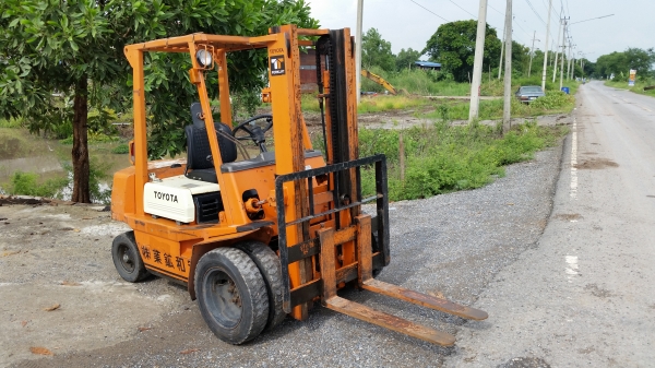 ขายด่วนรถยก TOYOTA 4FGยก2.0ตันเสาสูง3เมตรยางหน้าคู้รถนอกนำเข้ายังไม่เคยใช้งานในเมืองไทยเลย=รุ่นใหม่ขายถูกๆๆ