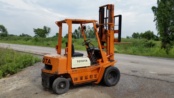 ขายด่วนรถยก TOYOTA 4FGยก2.0ตันเสาสูง3เมตรยางหน้าคู้รถนอกนำเข้ายังไม่เคยใช้งานในเมืองไทยเลย=รุ่นใหม่ขายถูกๆๆ