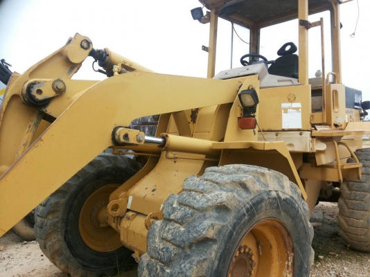 รถตักล้อยางCAT 924F..เอกสารอินวอยล์..รถสวย สภาพดี..