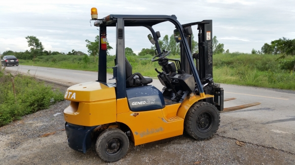 ขายด่วนรถยก TOYOTA 7FGยก2.5ตันเสาสูง3เมตรงาฟูชีบรถนอกนำเข้ายังไม่เคยใช้งานในเมืองไทยเลยชั่วโม่งทำงานน้อยรุ่นใหม่ขายถูกๆๆ