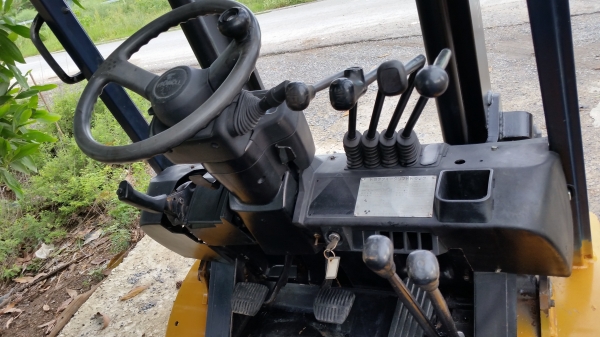 ขายด่วนรถยก TOYOTA 7FGยก2.5ตันเสาสูง3เมตรงาฟูชีบรถนอกนำเข้ายังไม่เคยใช้งานในเมืองไทยเลยชั่วโม่งทำงานน้อยรุ่นใหม่ขายถูกๆๆ