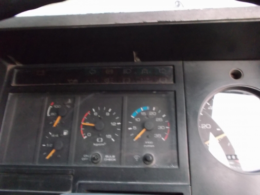 ขายด่วนรถ6ล้อร็อคกี้เครือง175แรงม้ายาว6เมตร