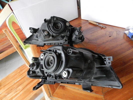 ขายไฟหน้าทั้งชุด ของไททั่น 3600 บาท