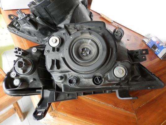 ขายไฟหน้าทั้งชุด ของไททั่น 3600 บาท