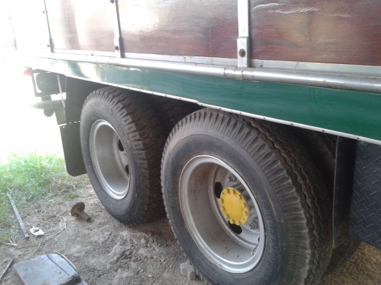 ขาย 10 ล้อ 1 เพลา โทร 085-7698049