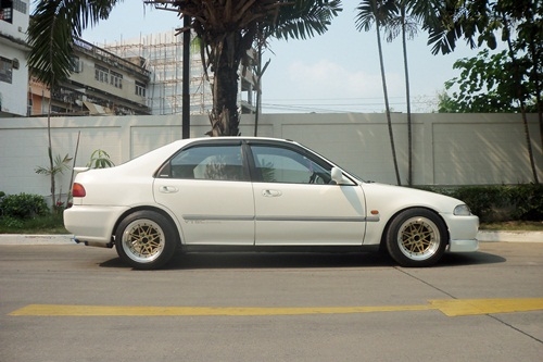 CIVIC EG 4ประตูสีขาวแต่ง FERIO ตัวนอก D15B แก๊สLPGสภาพน่าใช้