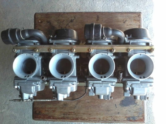 ขายคาร์บู Susuki gsxr 1100 ปี 98 ตัวหม้อน้ำ สภาพสวยๆ มือ 1 เมืองไทยครับ ขายคาร์บู Susuki gsxr 1100 ปี 98 ตัวหม้อน้ำ สภาพสวยๆ มือ 1 เมืองไทยครับ