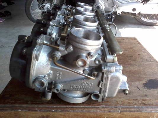 ขายคาร์บู Susuki gsxr 1100 ปี 98 ตัวหม้อน้ำ สภาพสวยๆ มือ 1 เมืองไทยครับ ขายคาร์บู Susuki gsxr 1100 ปี 98 ตัวหม้อน้ำ สภาพสวยๆ มือ 1 เมืองไทยครับ