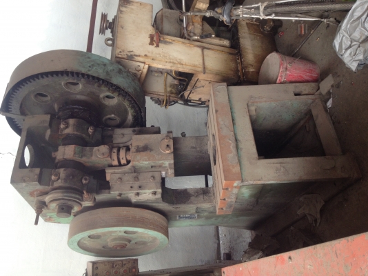 ขายเครื่องปั้มโลหะเดินเฟือง 60 ตัน