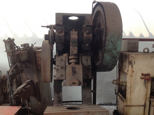 ขายเครื่องปั้มโลหะเดินเฟือง 60 ตัน