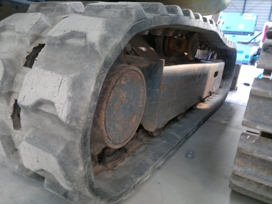 รถขุดเล็ก KOMATSU PC20-7  แทร็กยางใหม่ ลดล้างสต็อกสภาพดี ใช้งานได้เลย รถนอกนำเข้าจากญี่ปุ่น ไม่เคยใช้ในไทย ติดต่อ มานะ 085-9049669