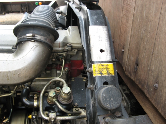 ขาย 6 ล้อ ฮีโน่สิงห์ไฮเทค 210 แรง ยาว 7.20 ม.พื้นกระบะบุเลสหนาทั้งลูก สภาพสวยกิ๊ป กว่า 90\% สนใจชมรถก่อนได้ครับ