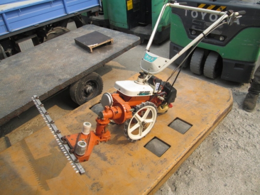 รหัส:13001039รถตัดหญ้าใช้เครื่องยนต์เบนซินTC-355เหมาะใช้งานตัดหญ้าวัชพืชในสวนwww.nihonmono.com