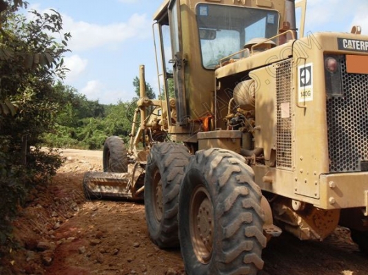 รถเกรด ยี่ห้อ CATERPILLAR 140 G รุ่น 9000