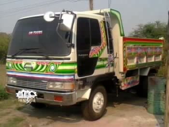HINO FD 195 HP HO7D หกล้อดั๊มพ์ สมอเงิน ช่วงล่างใหญ่ยาง 8.25 ขอบ 16 คัชซีสวยไม่มีดาม เครื่องแน่นแรงดี ภายในเก๋งคอนโซลสวยครบ แอร์เย็น พวงมาลัยเพาเวอร์ เบรคทริ๊ปฟี้ครบพร้อม กระบะดั๊มพ์เหล็ก 6 ตันยาว 3.60 เมตร ยางสภาพดีพร้อมบรรทุกพร้อมใช้งานได้เลย เอกสารทะเบ