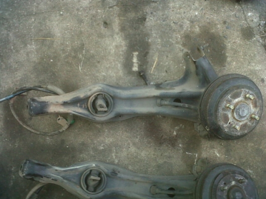 ขายดุมล้อหลัง L+R ทั้งอาร์ม