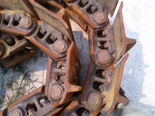 ขาย..โซ่ พร้อมแผ่น ใหม่ CAT D7 อะไหล่ เบอร์โก้ สภาพสวย ใหม่ ใช้ได้อีกนาน.