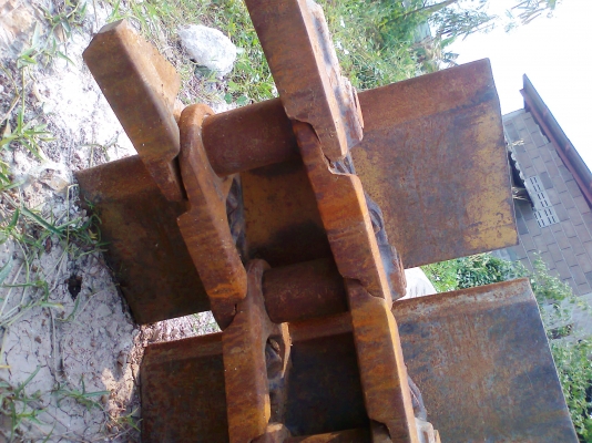 ขาย..โซ่ พร้อมแผ่น ใหม่ CAT D7 อะไหล่ เบอร์โก้ สภาพสวย ใหม่ ใช้ได้อีกนาน.