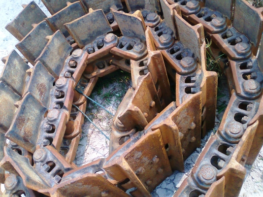 ขาย..โซ่ พร้อมแผ่น ใหม่ CAT D7 อะไหล่ เบอร์โก้ สภาพสวย ใหม่ ใช้ได้อีกนาน.