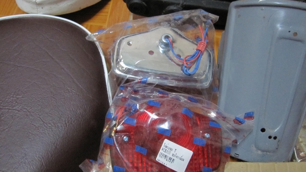 ขายอ่ะไหล่ชีหลายรายการครับ...สนใจชิ้นไหนว่ามาเลยครับราคาแล้วแต่จะคุยกันครับเก่าเก็บเลิกกิจการแล้วครับอิอิๆๆสนใจติดต่อ080-1696651 มีหลายชิ้นให้เลือก อาทิเช่นบังลมชี50/70 เบายาวชี70 เบาะสั้นชี50 ตะแกรงหลังชี50 เรือนไมชี70 บังโคลนหน้าชี50 สติกเกอร์ กระเป๋าข้