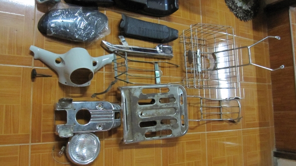 ขายอ่ะไหล่ชีหลายรายการครับ...สนใจชิ้นไหนว่ามาเลยครับราคาแล้วแต่จะคุยกันครับเก่าเก็บเลิกกิจการแล้วครับอิอิๆๆสนใจติดต่อ080-1696651 มีหลายชิ้นให้เลือก อาทิเช่นบังลมชี50/70 เบายาวชี70 เบาะสั้นชี50 ตะแกรงหลังชี50 เรือนไมชี70 บังโคลนหน้าชี50 สติกเกอร์ กระเป๋าข้