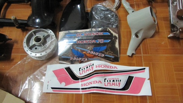 ขายอ่ะไหล่ชีหลายรายการครับ...สนใจชิ้นไหนว่ามาเลยครับราคาแล้วแต่จะคุยกันครับเก่าเก็บเลิกกิจการแล้วครับอิอิๆๆสนใจติดต่อ080-1696651 มีหลายชิ้นให้เลือก อาทิเช่นบังลมชี50/70 เบายาวชี70 เบาะสั้นชี50 ตะแกรงหลังชี50 เรือนไมชี70 บังโคลนหน้าชี50 สติกเกอร์ กระเป๋าข้