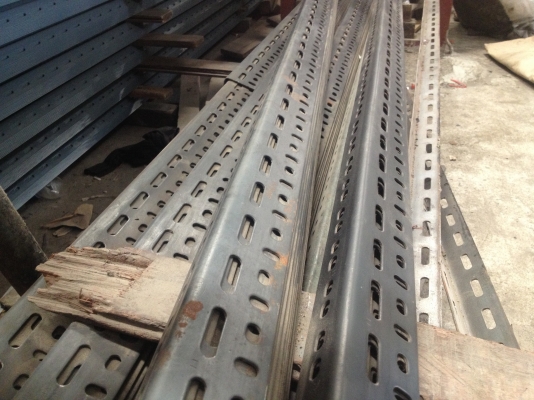 ขาย เหล็กฉากเจาะรูหน้าใหญ่ หนา2มิลเต็ม ขายเป็นกิโลเหมายกกอง