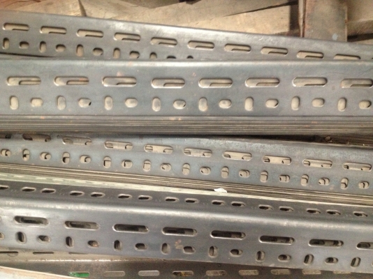 ขาย เหล็กฉากเจาะรูหน้าใหญ่ หนา2มิลเต็ม ขายเป็นกิโลเหมายกกอง