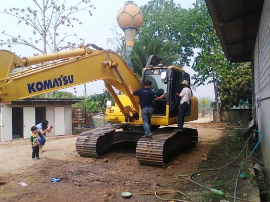 ขายด่วน..รถขุด KOMATSU PC200-7 รถสวยจี๊ด เจ้าของรักษารถ อย่างลูก สภาพพร้อมใช้งาน เอกสารครบ.