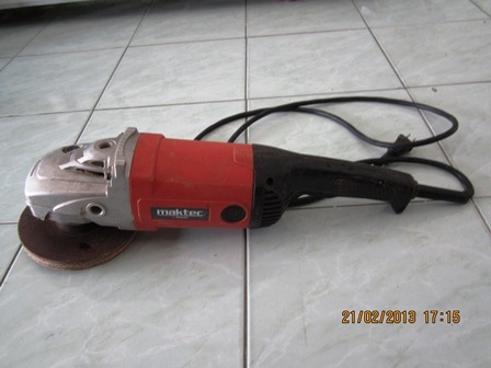 เครื่องเจียรหรือขัด Maktec รุ่นMT900 สภาพใหม่ ราคาถูกมาก