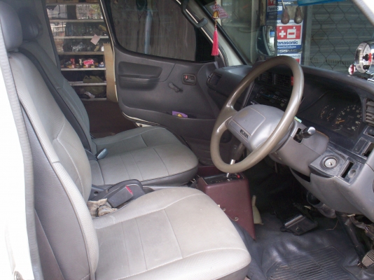 รถตู้โตโยต้า HIACEหัวจรวดปี94 สีขาว เครื่อง1JZ+LPG 150,000บาท